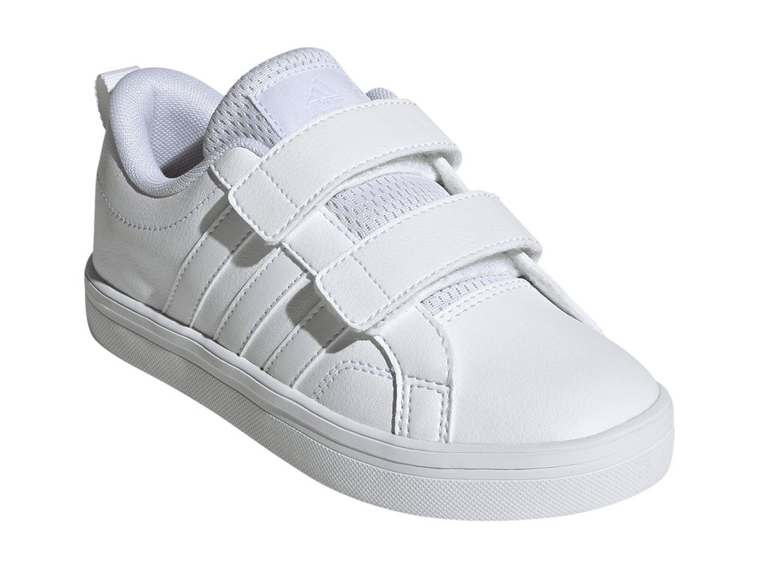 Tenis Adidas blancos de corte bajo con cierre de velcro y suela blanca.