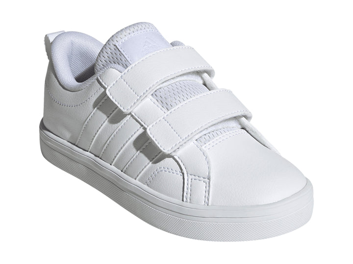 Tenis Adidas blancos de corte bajo con cierre de velcro y suela blanca.