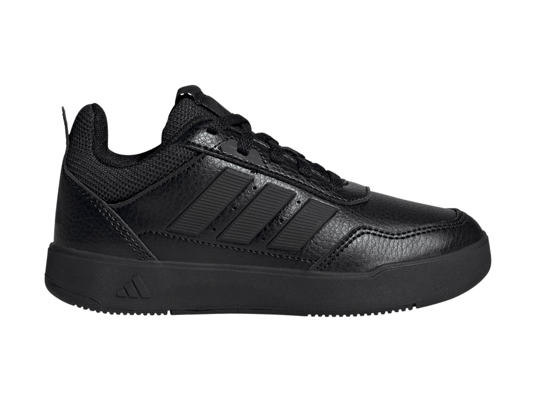 Tenis deportivos Adidas Tensaur Sport 3.0 en color negro total con suela plana y cordones.