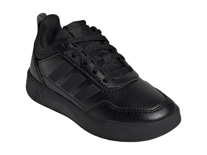 Tenis deportivos Adidas Tensaur Sport 3.0 en color negro total con suela plana y cordones.