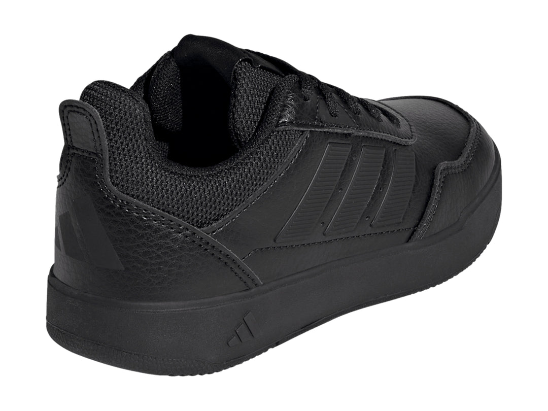 Tenis deportivos Adidas Tensaur Sport 3.0 en color negro total con suela plana y cordones.