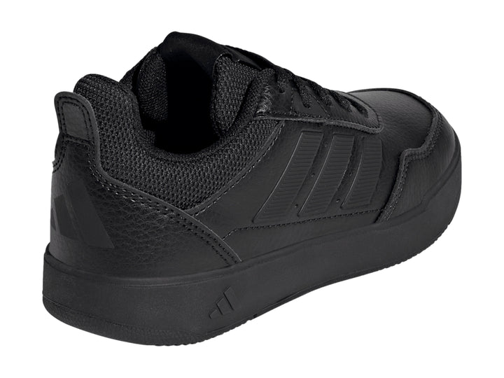 Tenis deportivos Adidas Tensaur Sport 3.0 en color negro total con suela plana y cordones.