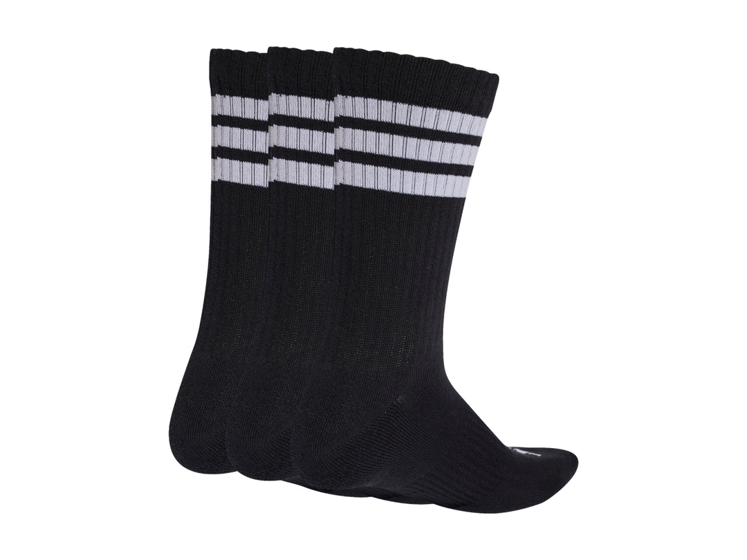 Paquete de tres pares de calcetines deportivos Adidas color negro con tres franjas blancas en la parte superior.