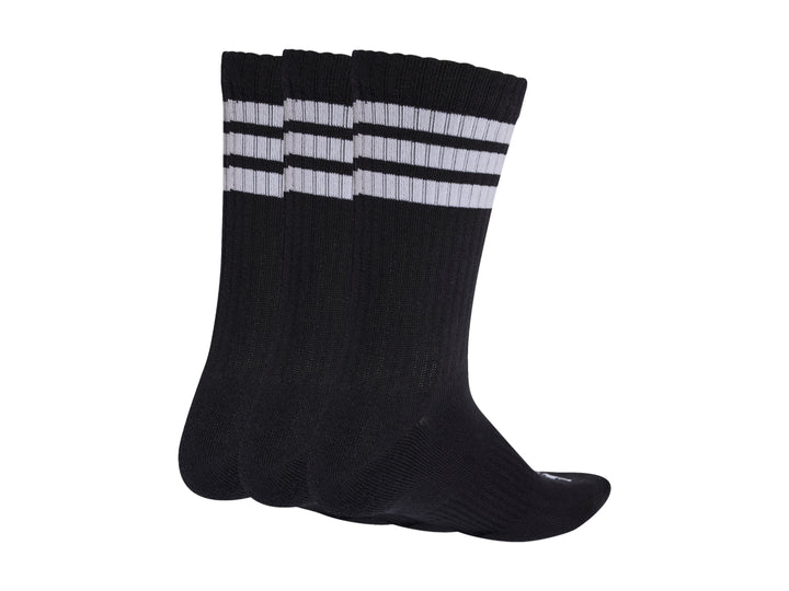 Paquete de tres pares de calcetines deportivos Adidas color negro con tres franjas blancas en la parte superior.