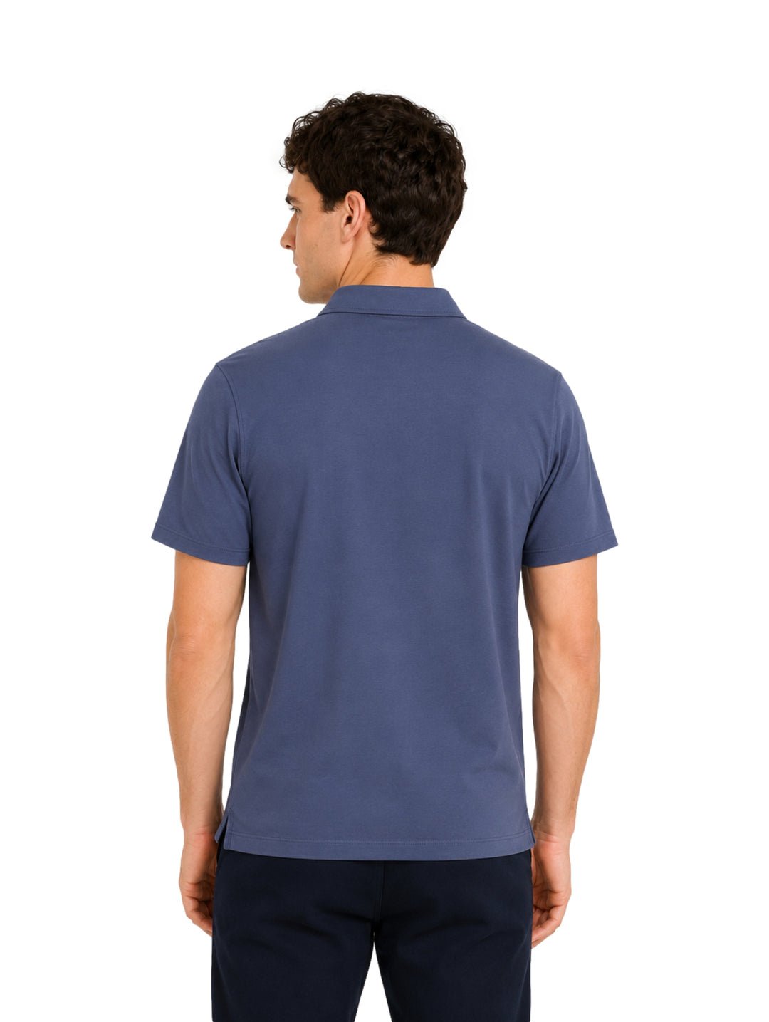 Hombre vistiendo playera polo Hurley color azul difuso con cuello y manga corta.