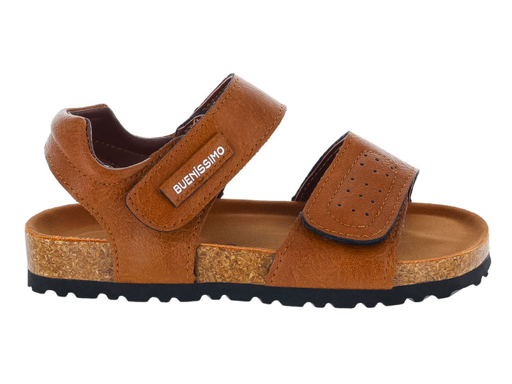 Sandalias color camel para niño con tiras de velcro y suela negra.