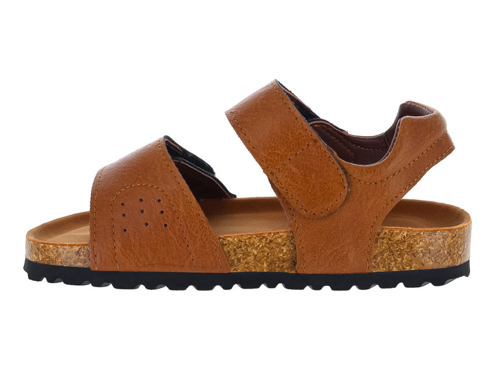 Sandalias color camel para niño con tiras de velcro y suela negra.