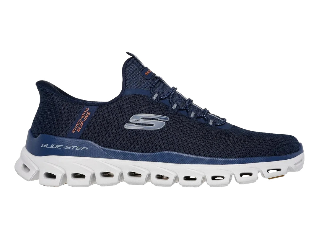 Tenis deportivos Skechers color azul marino con suela blanca gruesa y tejido transpirable.