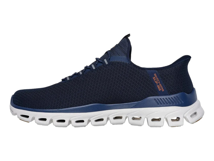 Tenis deportivos Skechers color azul marino con suela blanca gruesa y tejido transpirable.