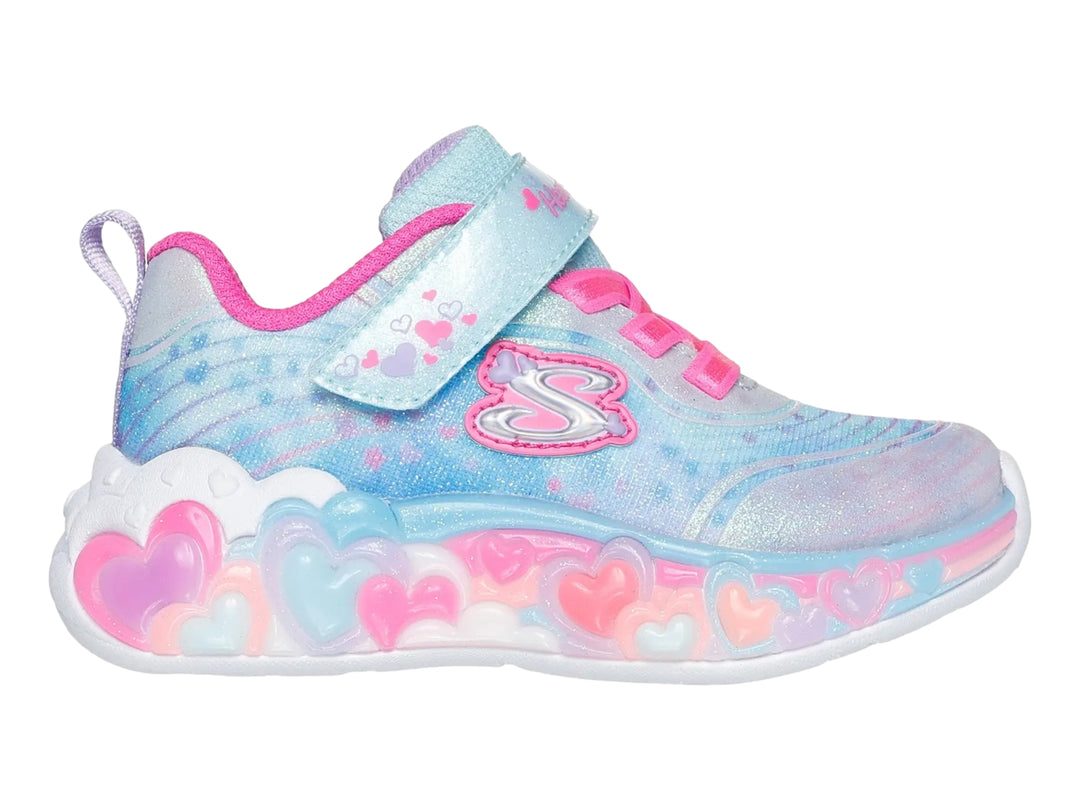 Tenis SKECHERS para niña color azul y rosa con suela de corazones iluminados y acabado brillante.
