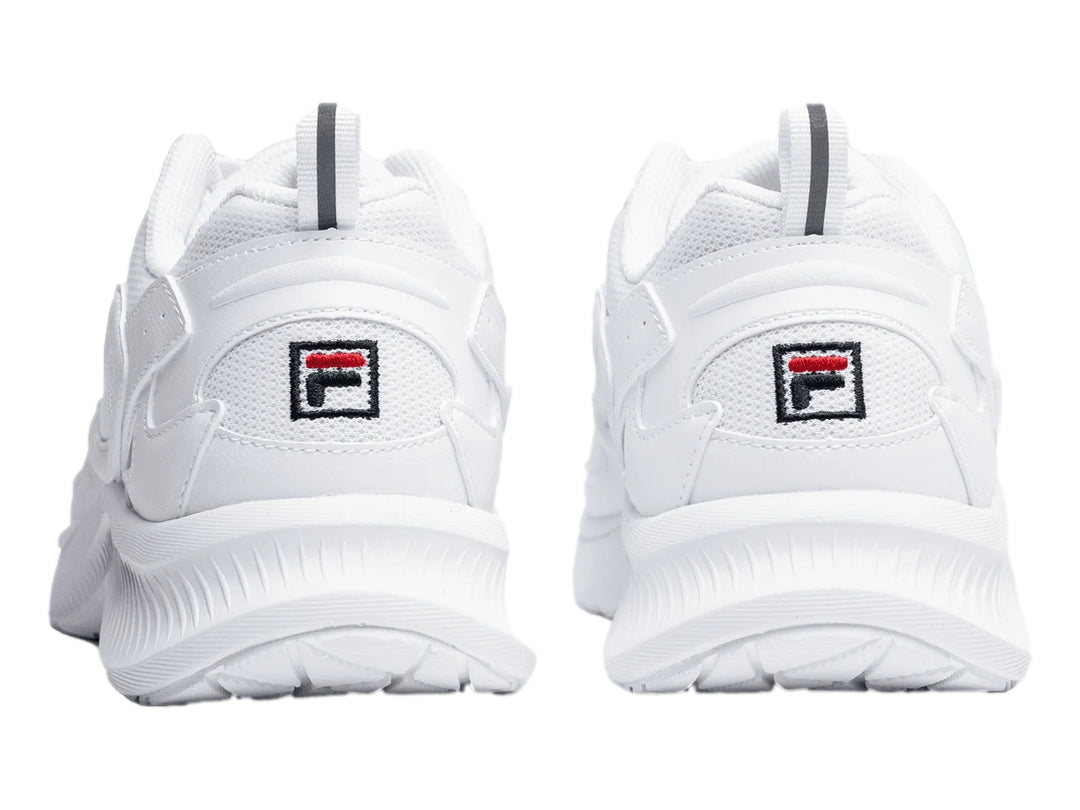Tenis deportivos FILA de color blanco con suela gruesa y detalles en malla.