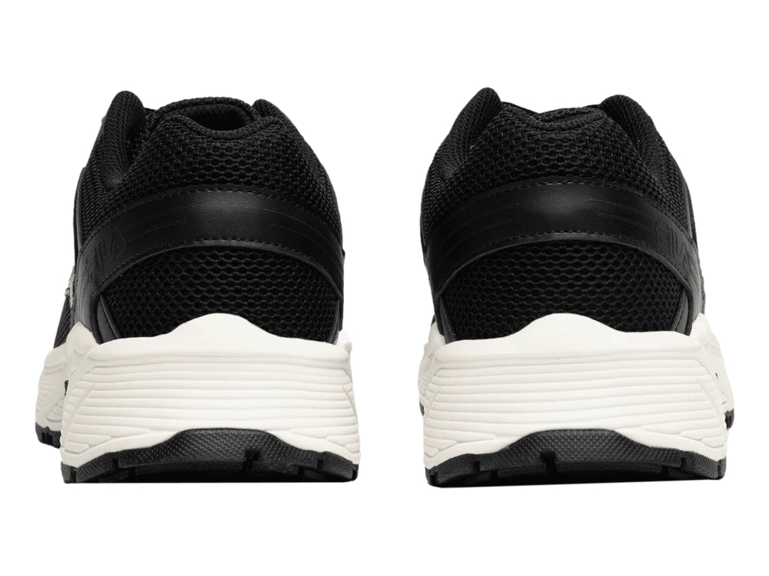 Tenis deportivos FILA color negro con suela blanca y detalles de malla.