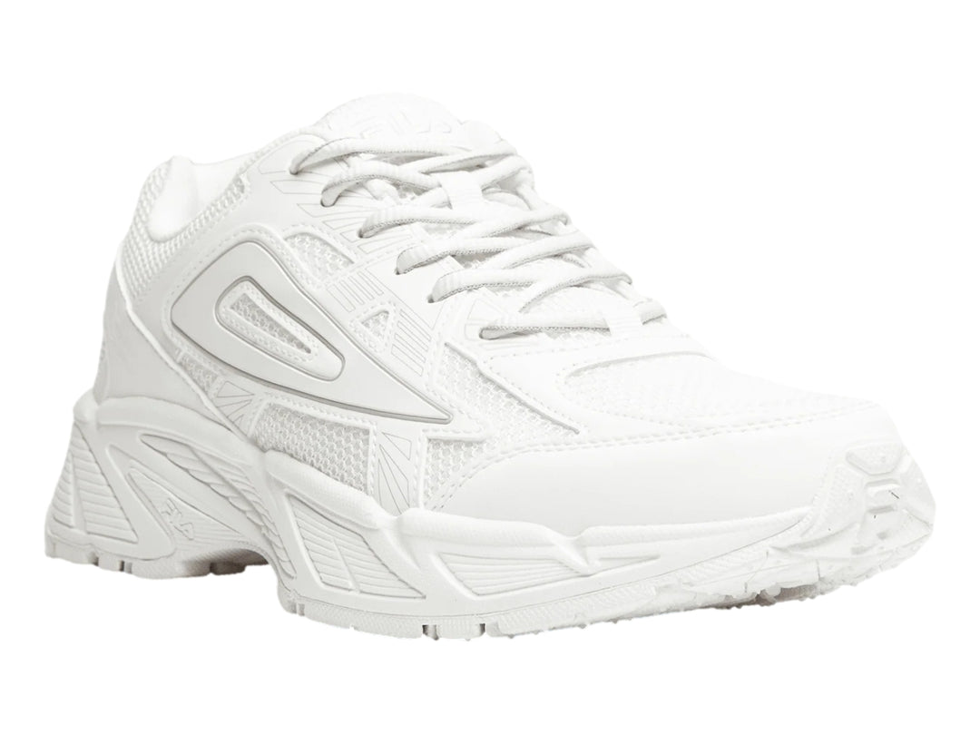 Tenis deportivos FILA color blanco con detalles de malla y suela robusta.