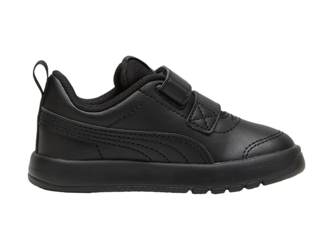 Tenis PUMA color negro para Niño con cierre de velcro y suela gruesa.