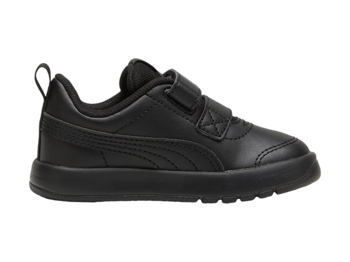 Tenis PUMA color negro para Niño con cierre de velcro y suela gruesa.