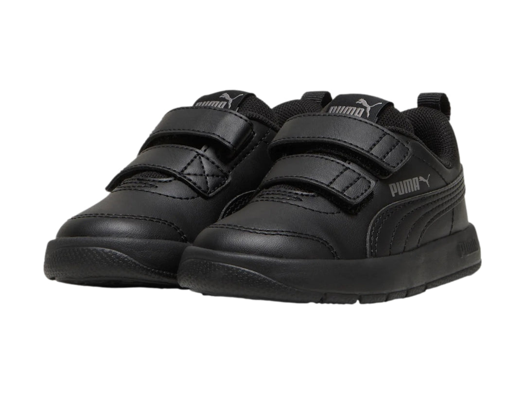 Tenis PUMA color negro para Niño con cierre de velcro y suela gruesa.