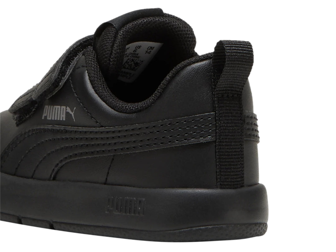 Tenis PUMA color negro para Niño con cierre de velcro y suela gruesa.