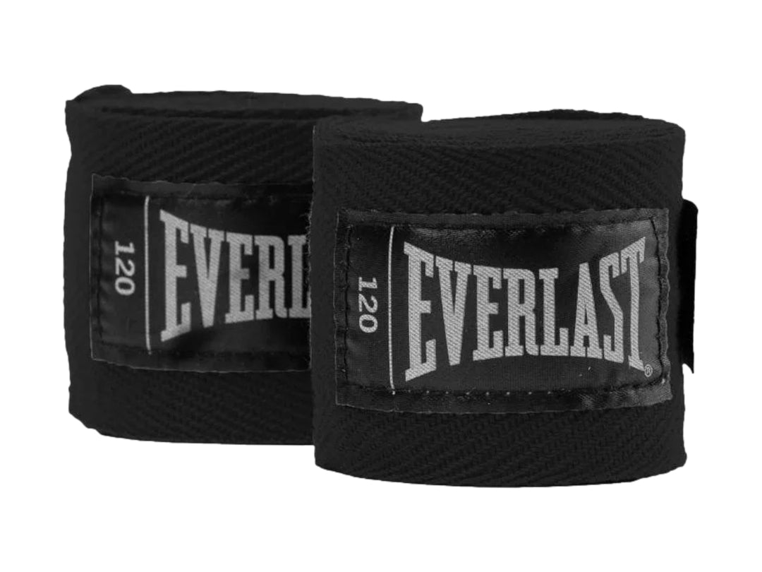 Par de vendas negras de entrenamiento Everlast enrolladas sobre fondo blanco.