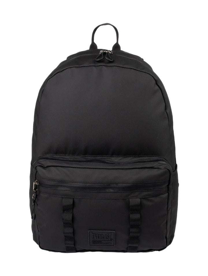 Mochila deportiva color negro de la marca Everlast con bolsillo frontal y logo.
