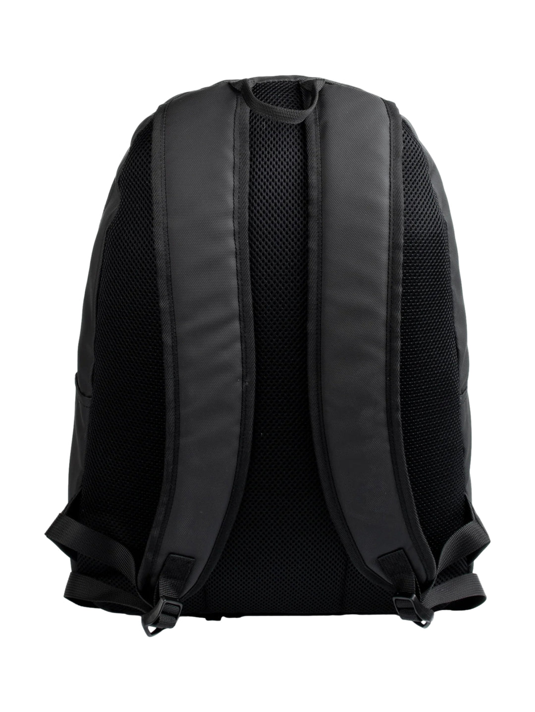 Mochila deportiva color negro de la marca Everlast con bolsillo frontal y logo.