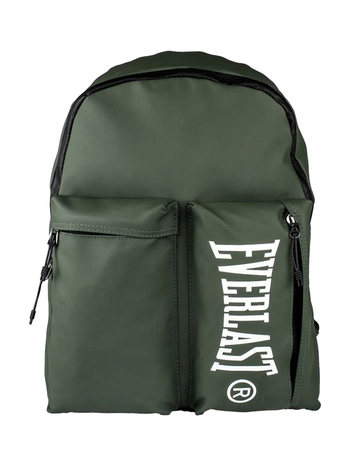 Mochila escolar Everlast de color verde con logotipo blanco en el bolsillo frontal y detalles en negro.