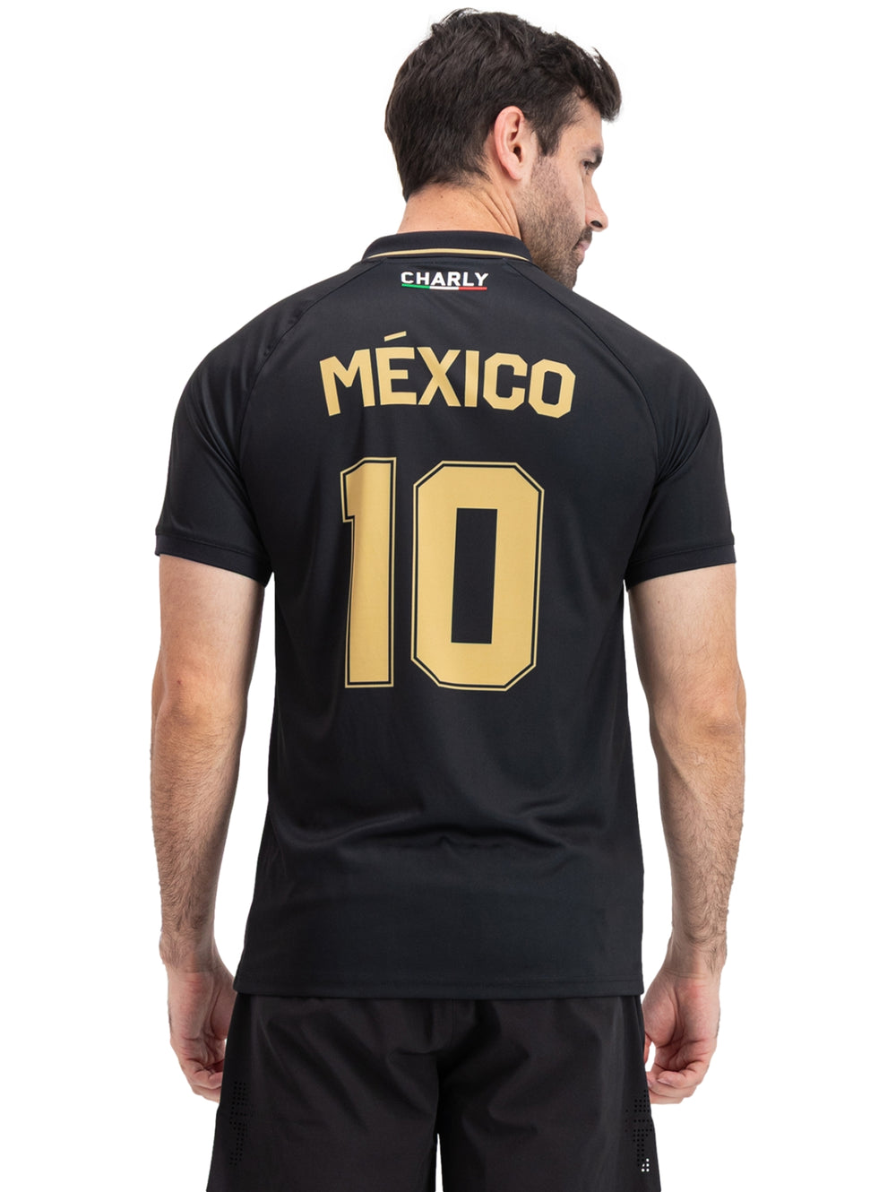 Jersey de fútbol Charly color negro con franja vertical verde, blanca y roja y número 10 en dorado.