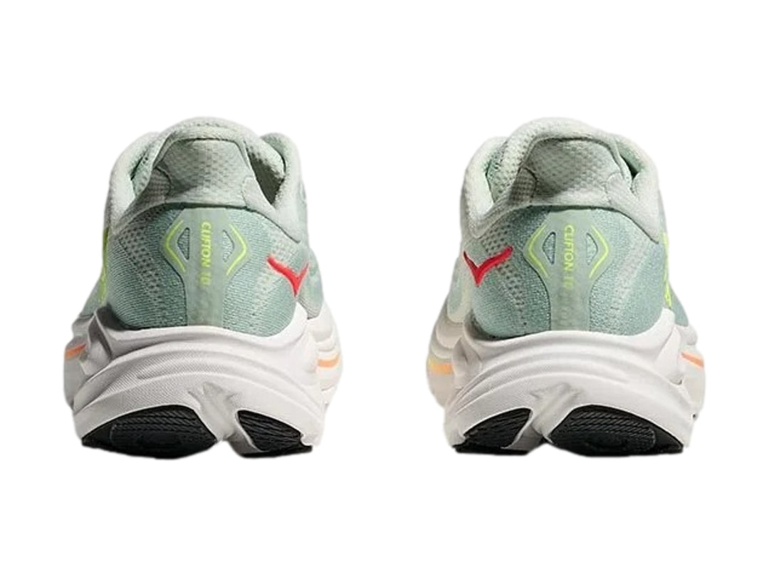 Tenis deportivos HOKA color verde menta con suela blanca y detalles en colores neón.
