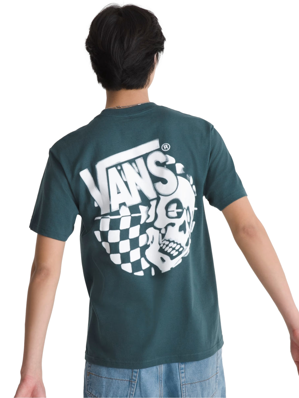 Hombre vistiendo una camiseta de manga corta color verde oscuro con logotipo de VANS en el pecho.