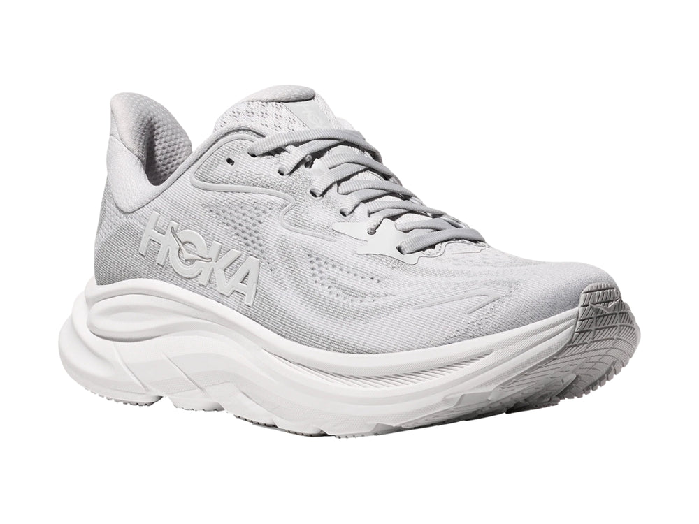 Tenis deportivos HOKA Clifton 10 en color gris con suela blanca ancha.