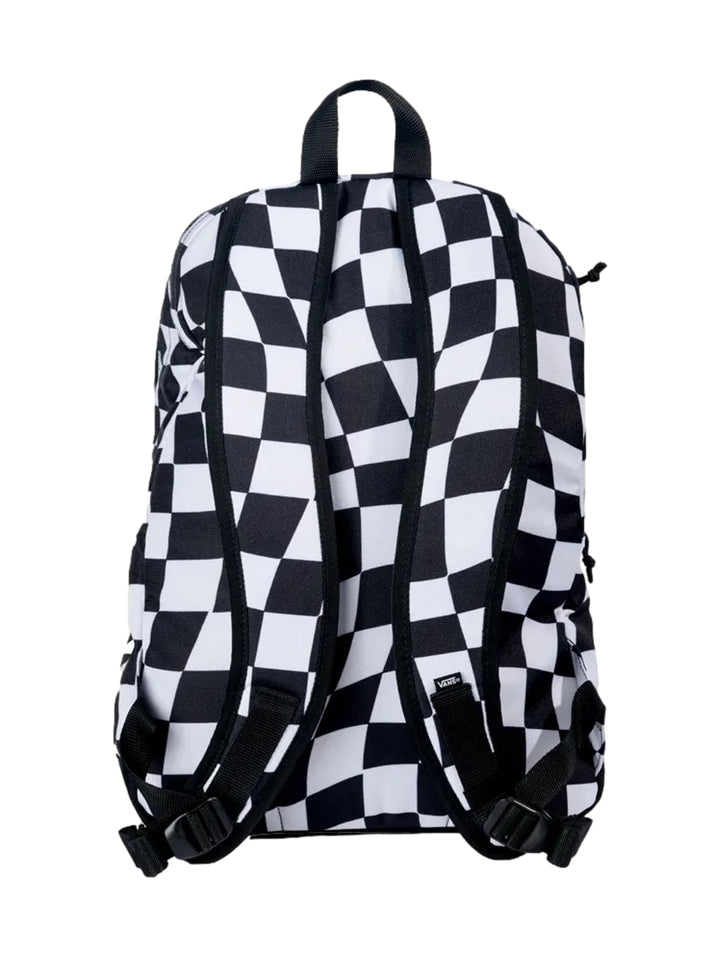 Mochila VANS con diseño de cuadros blancos y negros distorsionados y base negra.