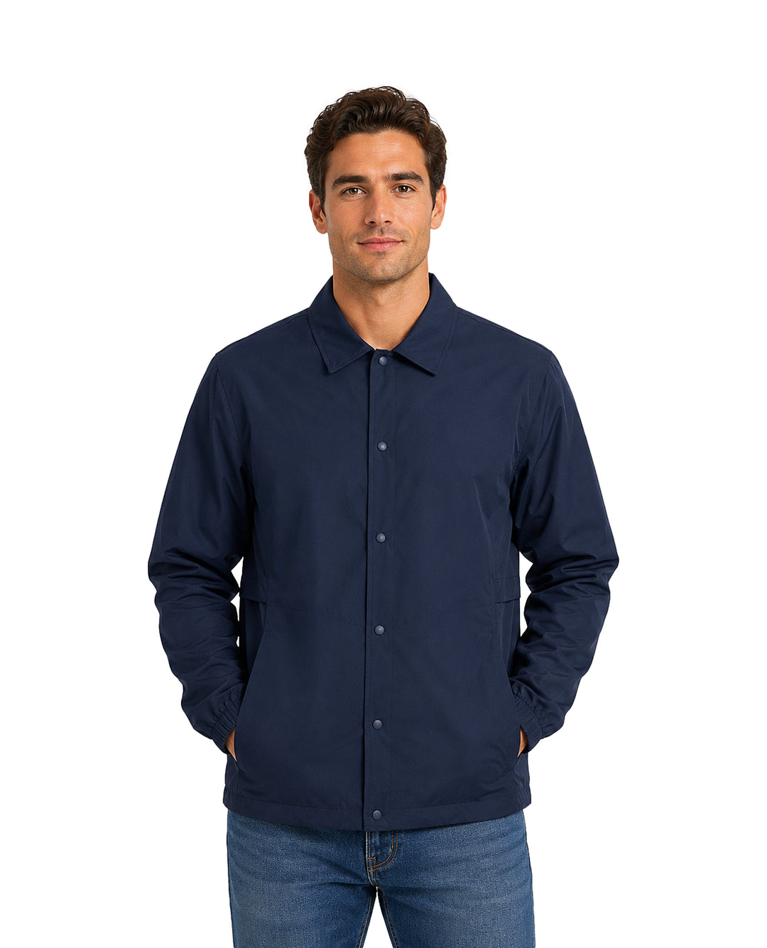 Hombre vistiendo una camisa azul marino de manga larga con botones de presión y cuello.
