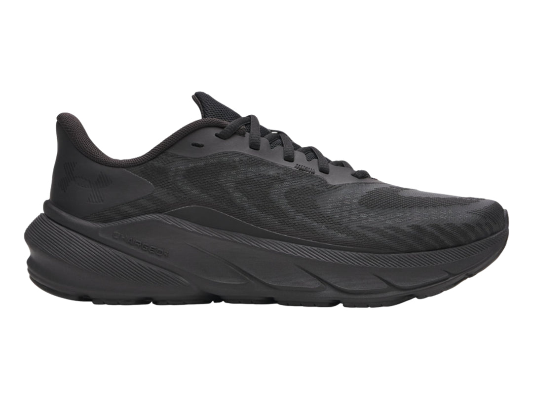 Tenis deportivos Under Armour Turbulence 3 en color negro total, vista lateral.