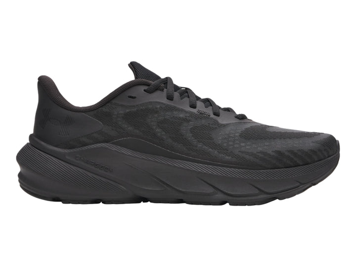 Tenis deportivos Under Armour Turbulence 3 en color negro total, vista lateral.