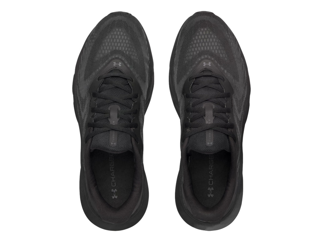 Tenis deportivos Under Armour Turbulence 3 en color negro total, vista lateral.