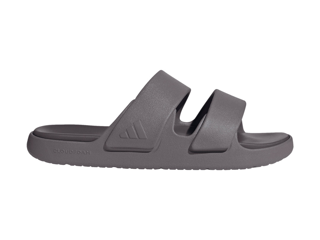 Sandalia Adidas de color gris con diseño deslizante y suela Cloudfoam.