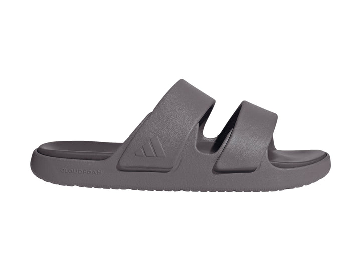 Sandalia Adidas de color gris con diseño deslizante y suela Cloudfoam.