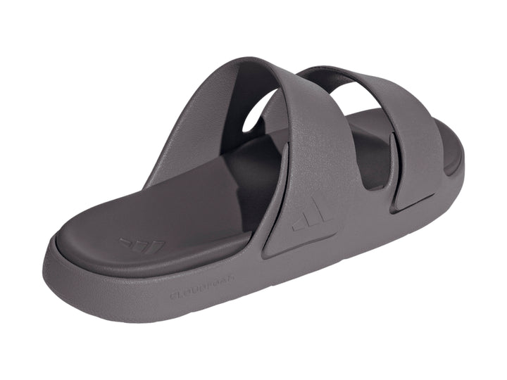 Sandalia Adidas de color gris con diseño deslizante y suela Cloudfoam.