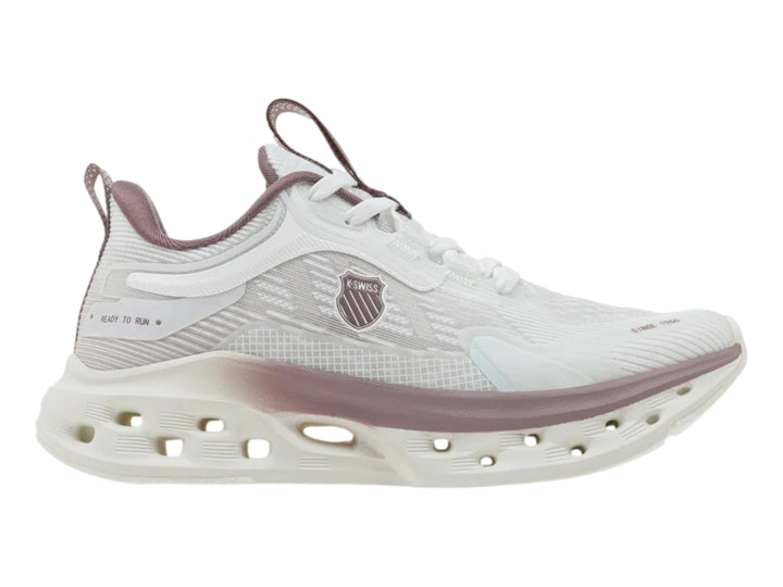 Tenis K-Swiss Atreux color blanco con detalles en morado para mujer.
