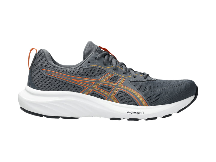 Tenis deportivo ASICS color gris con detalles en naranja y suela blanca.