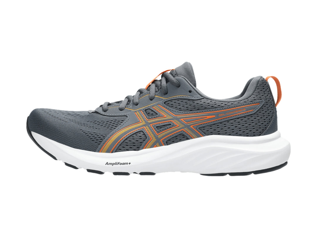 Tenis deportivo ASICS color gris con detalles en naranja y suela blanca.