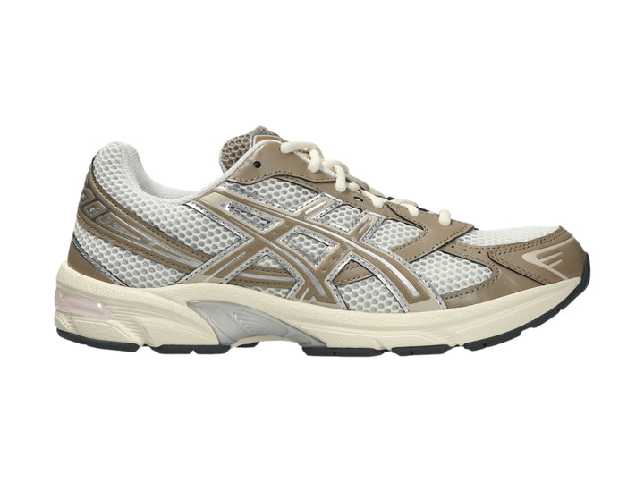 Tenis deportivos ASICS GEL-1130 en colores crema y canela con paneles de malla y suela blanca.