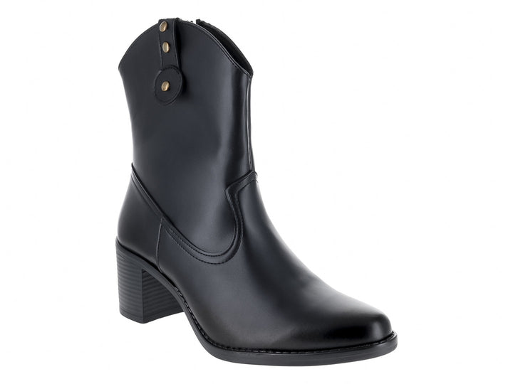 Botines vaqueros color negro con tacón cuadrado y detalles de remaches dorados en la parte superior.