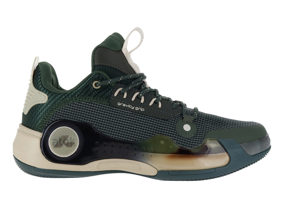 Tenis de baloncesto ATOK Performance color verde oscuro con suela beige y detalles blancos.