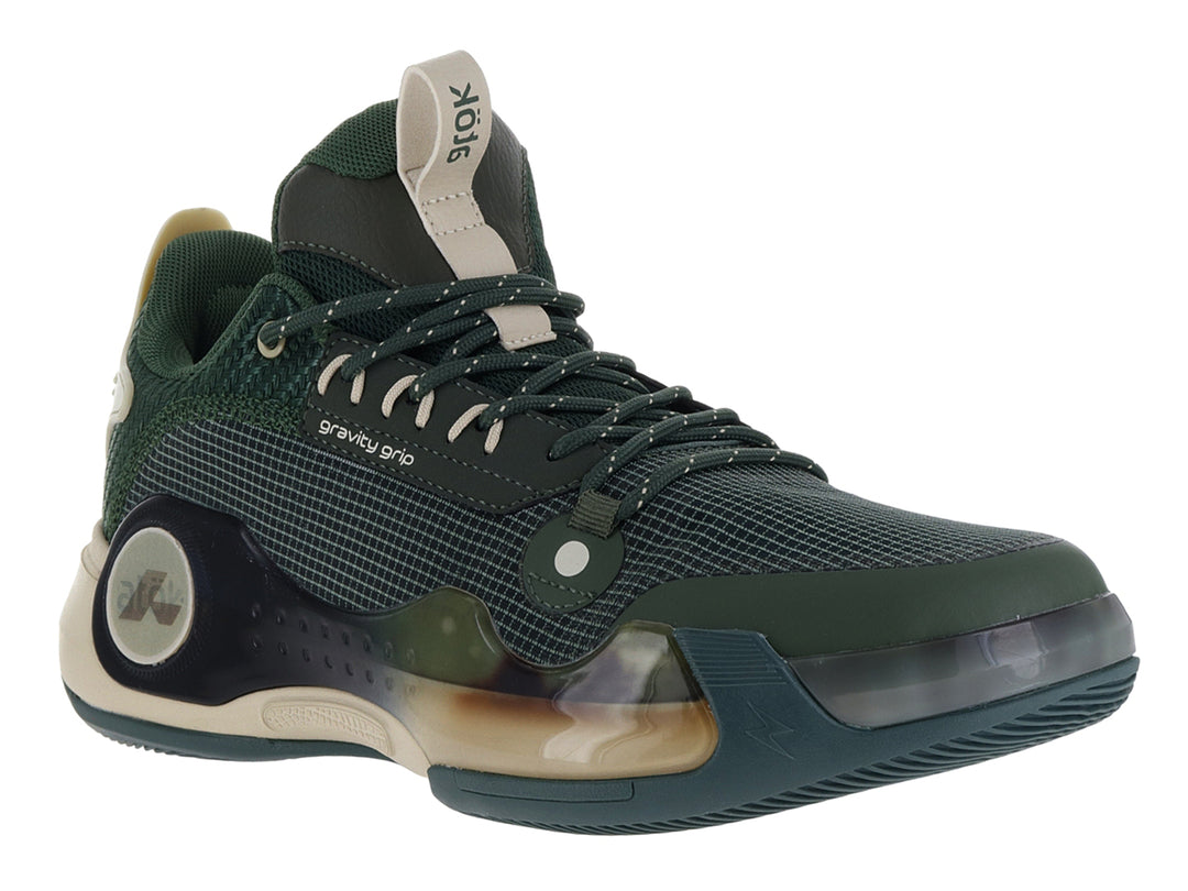 Tenis de baloncesto ATOK Performance color verde oscuro con suela beige y detalles blancos.
