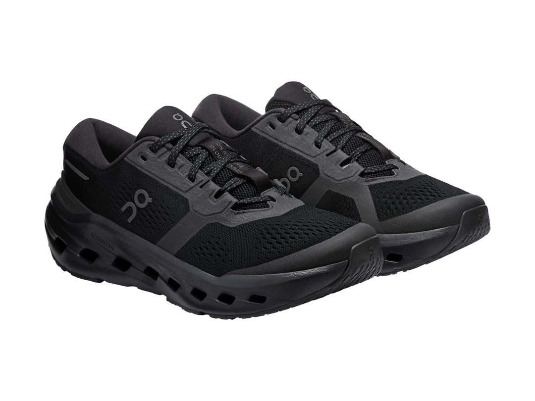 Tenis deportivos On Cloud color negro con suela de celdas huecas y parte superior de malla.