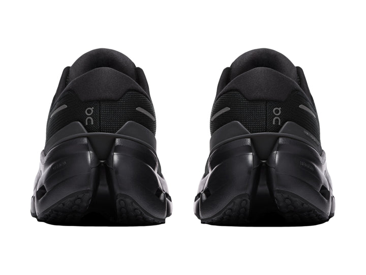 Tenis deportivos On Cloud color negro con suela de celdas huecas y parte superior de malla.