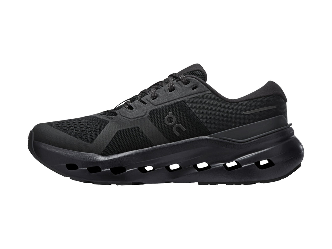 Tenis deportivos On Cloud color negro con suela de celdas huecas y parte superior de malla.