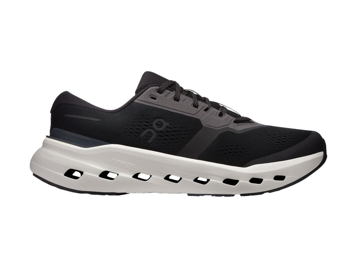 Tenis deportivos On Cloud color negro con suela blanca marfil y diseño de amortiguación CloudTec.