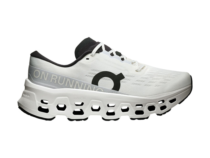 Tenis deportivos On Cloud Cloudrunner 3 en color blanco con detalles en negro y suela amortiguada.