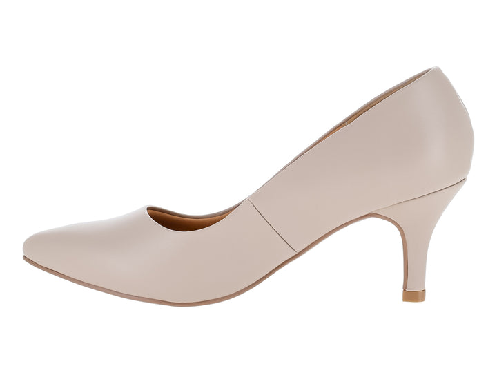 Zapato de tacón estilo stiletto en color clay con punta cerrada y acabado mate.